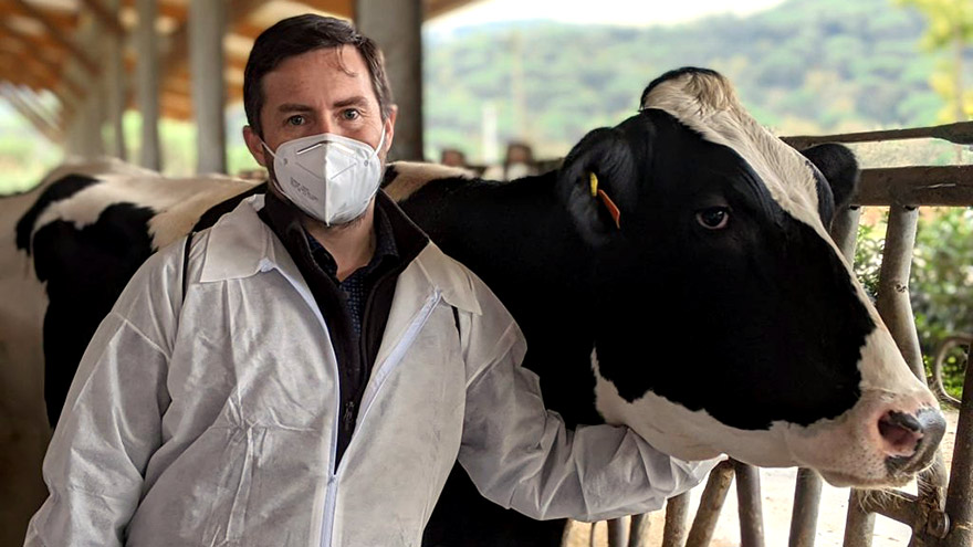 Enrique Bombal, Master of Science in Animal welfare and researcher at DeLaval.